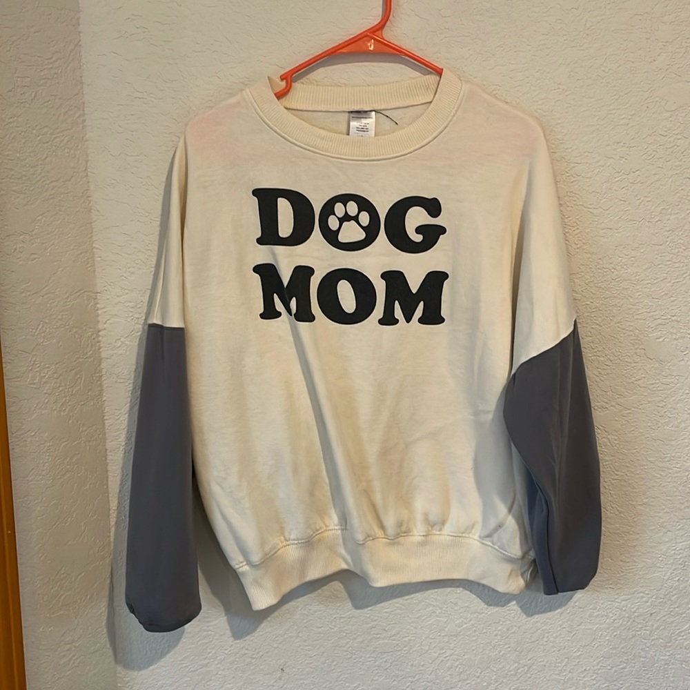 Dog mom crewneck